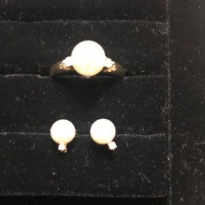 Beautiful pearl / diamonds ring and earrings set